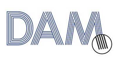 Text "DAM" in Linienstil, daneben ein Kreis mit parallelen Linien.