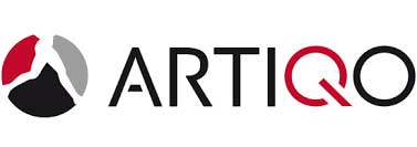 Logo mit der Aufschrift "ARTIQO" und einem stilisierten Symbol in Rot, Schwarz und Grau.